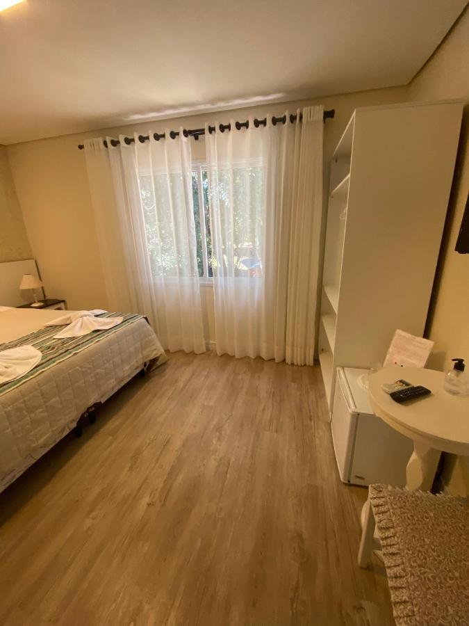 Pousada Ipe Amarelo E Quinta Dos Medeiros Bed & Breakfast Грамаду Екстериор снимка